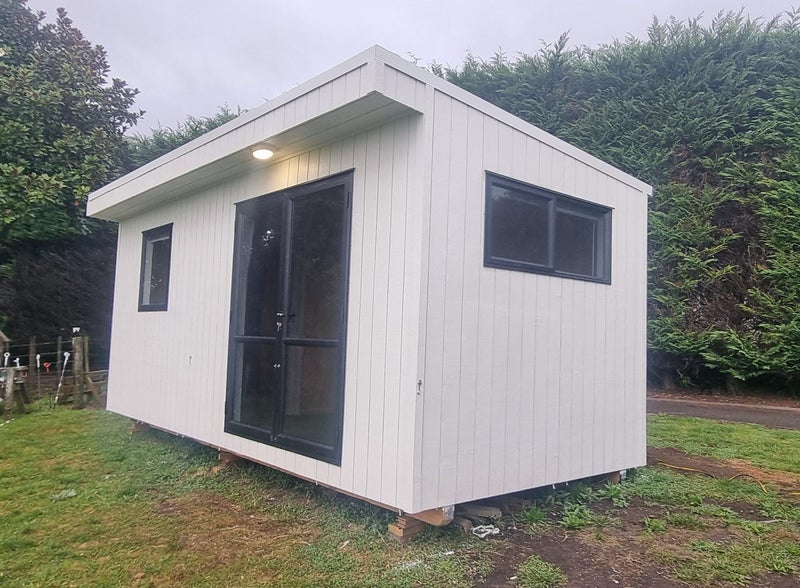 Sleepout 6m - 2 Bedroom Carousel 1