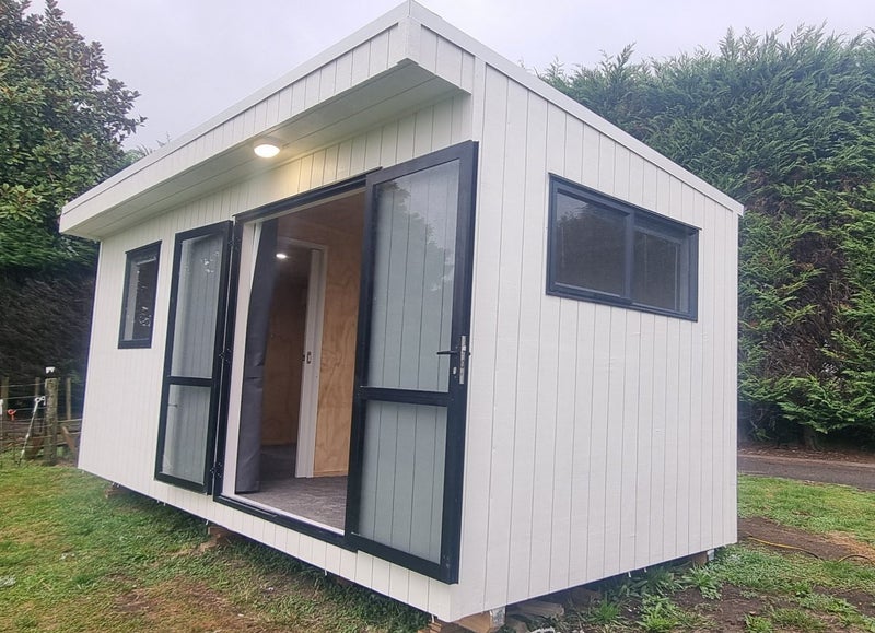 Sleepout 6m - 2 Bedroom Carousel 2
