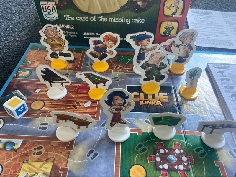 Clue Junior Board Game Carousel 3