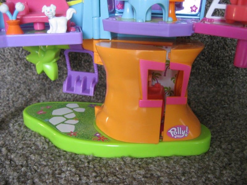 POLLY POCKET DOLLS PLAYSET Hanging out at Treetop Clubhouse Carousel 2