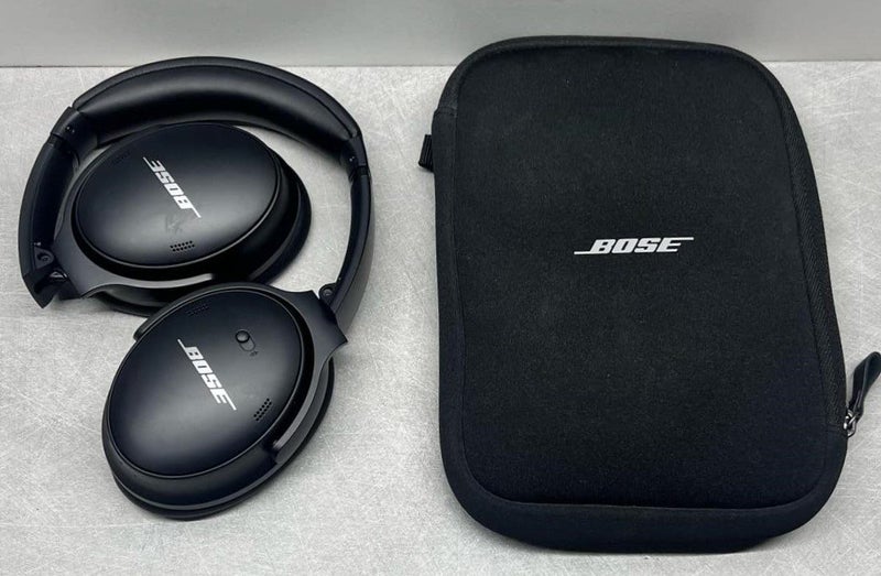 Bose QuietComfort Noise Cancelling Headphones (Black-QC45) Carousel 1