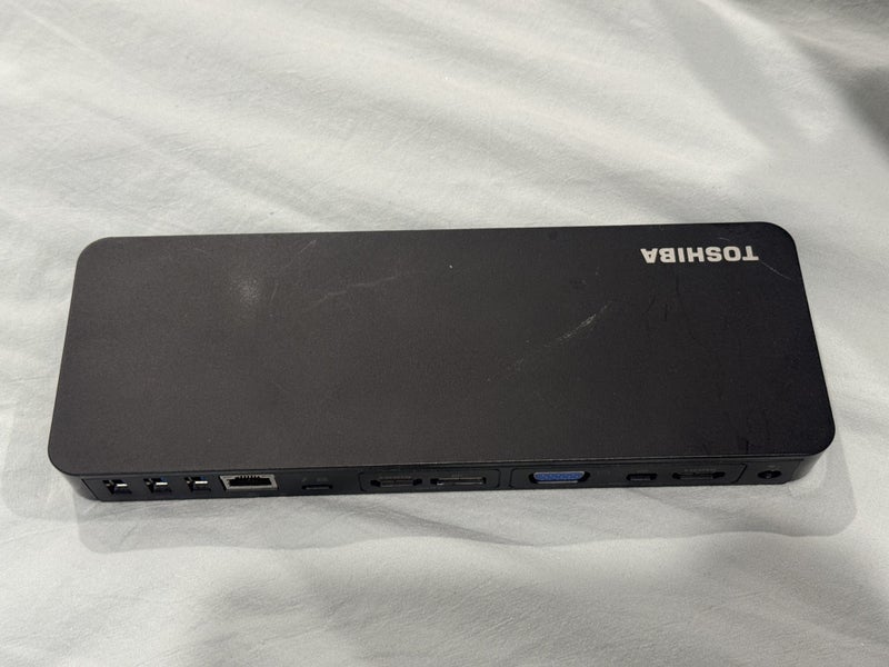 Toshiba Thunderbolt 3 Dock PA5281A-1PRP Carousel 2