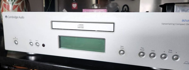 Cambridge 740C $395 Carousel 2