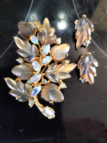 Jewellery Carousel 1