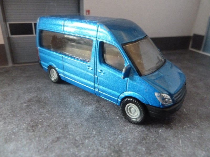 Siku Mercedes Sprinter Bus Blue Carousel 1