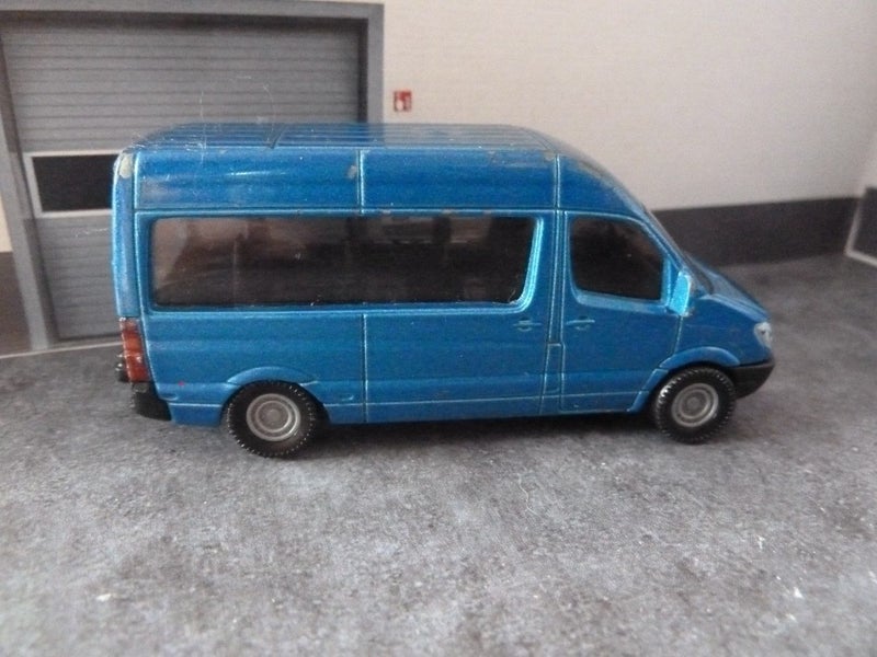 Siku Mercedes Sprinter Bus Blue Carousel 2