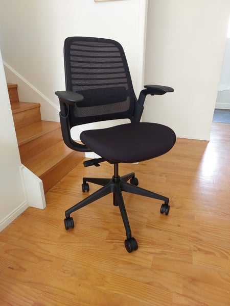Steelcase Series 1 Ergonomic Office / Task Chair (Mint Condition) Carousel 1