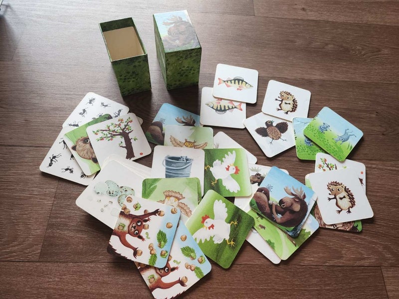 Memory card game - matching pairs game Carousel 1