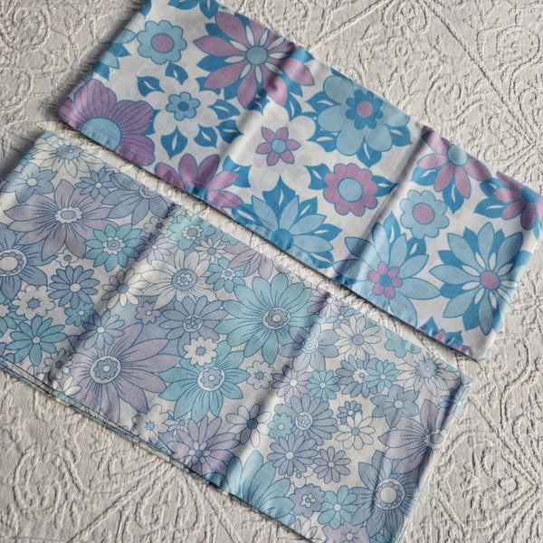 Retro Alert! Blue/Pink Floral Pillowcases x 2 Carousel 1