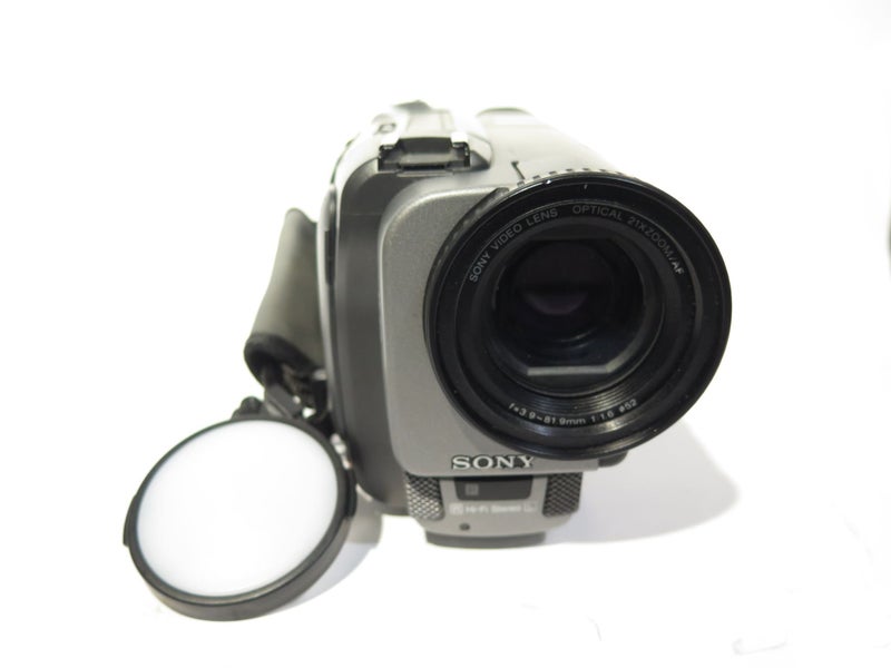 Sony CCD-TR3300 NTSC Handycam VideoHi8 84x Digital zoom Carousel 2