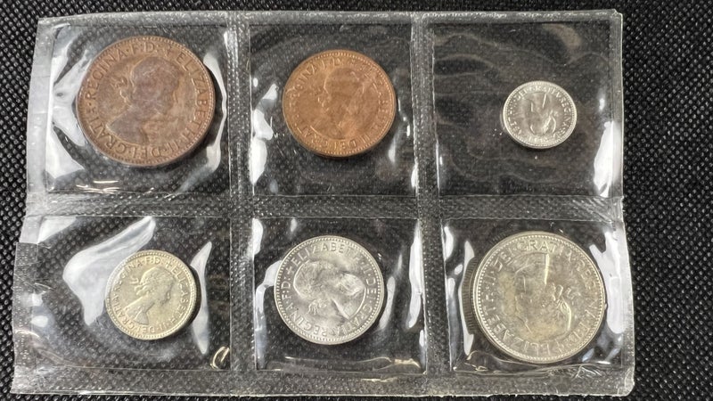 1961 Australian Type Set of Uncirculated Coins with Silver Coins - Lot E131 Carousel 5