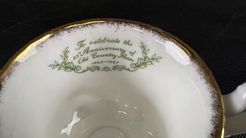 Vintage Royal Albert Old Country Roses 25th Anniversary Cup & Saucer - Lot W124 Carousel 2
