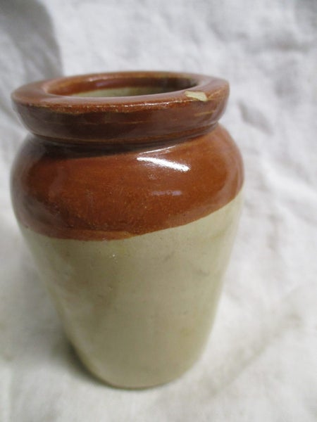 SH 865 - Stoneware Cream Pot - Hailwoods Manchester UK Carousel 2