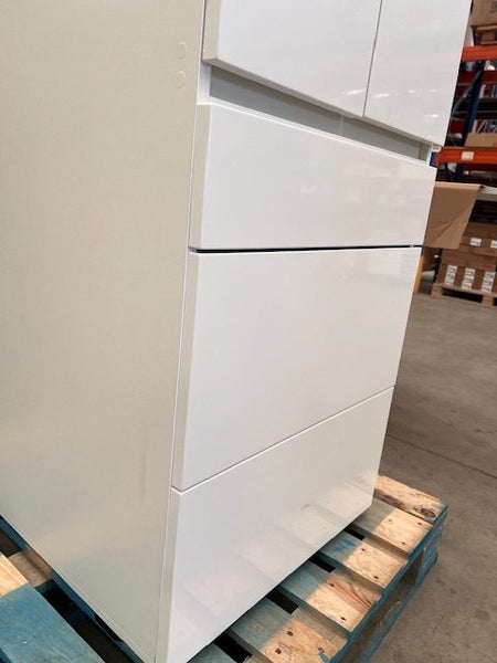 600mm wide pantry with 2 doors and 3 drawers Carousel 2