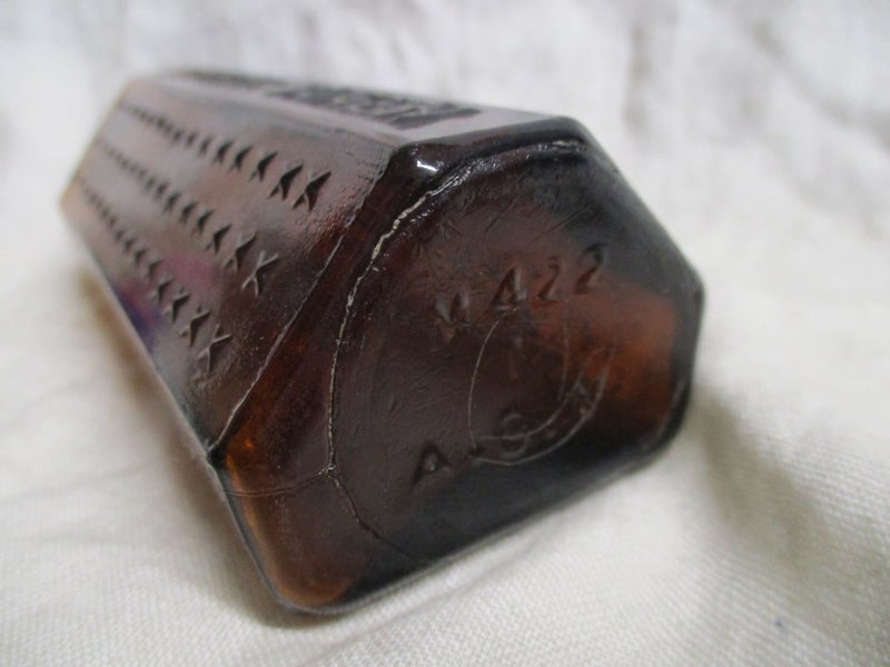 BT16 14766 - Vintage Amber Poison Chemist Coffin Bottle - Not to be Taken Carousel 4
