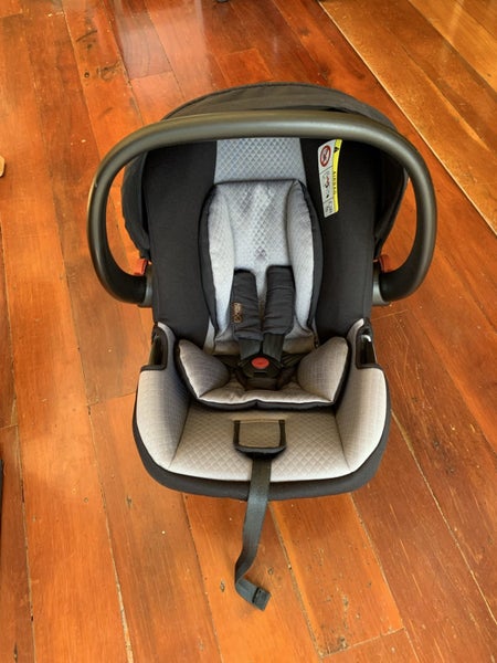Mountain buggy protect capsule and base Carousel 1