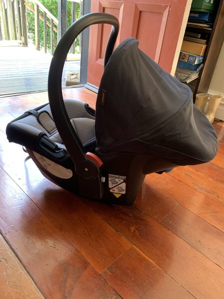 Mountain buggy protect capsule and base Carousel 2