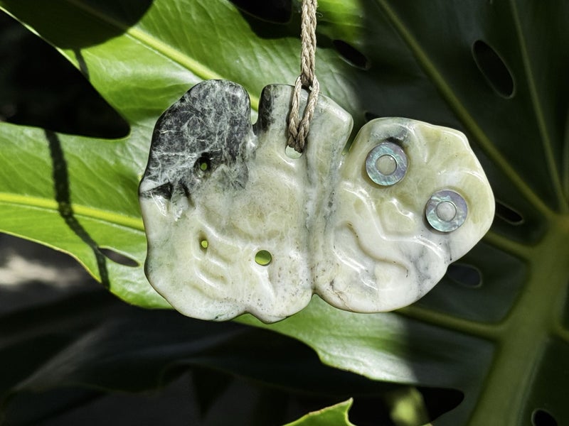 Hei Tiki Pounamu - Horo Mohoua Carousel 2