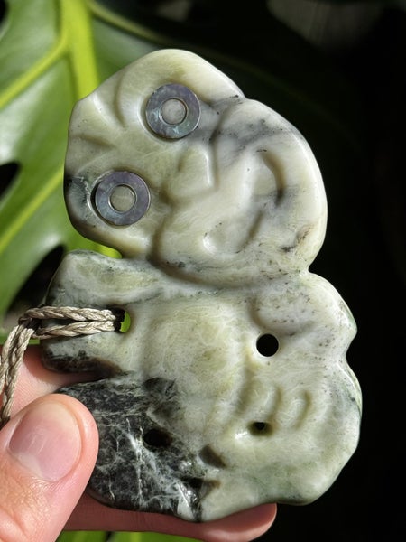 Hei Tiki Pounamu - Horo Mohoua Carousel 1