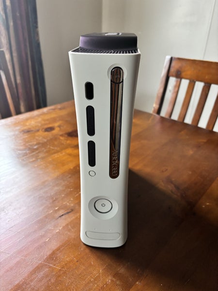 Xbox 360 console 120gb hdd (4 games & 3 controllers) Carousel 2