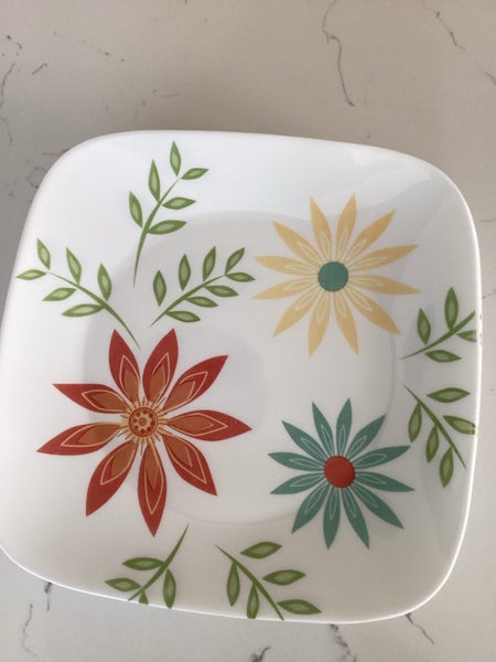 12 Corelle plates square NEW Carousel 1