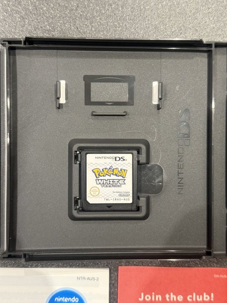 * -DS- Pokémon White Version * Carousel 5