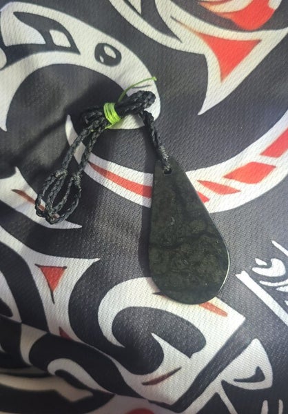 Roimata (tear drop shape)Pounamu Pendant Necklace Carousel 2