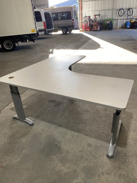 Office Desks - Workstations - Gaming Tables Carousel 2