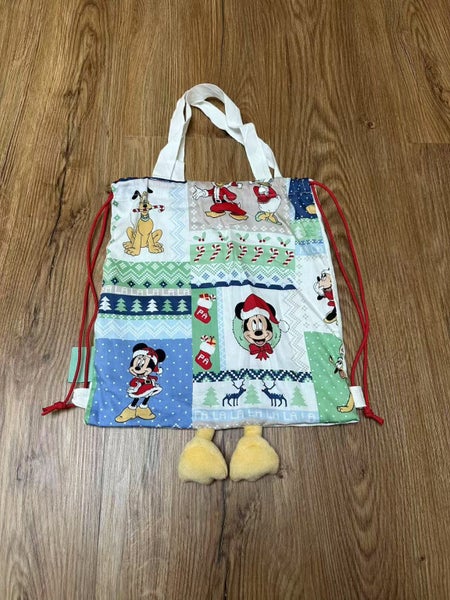 Brand new Peter Alexander Disney Christmas top and shorts, size 6 Carousel 7