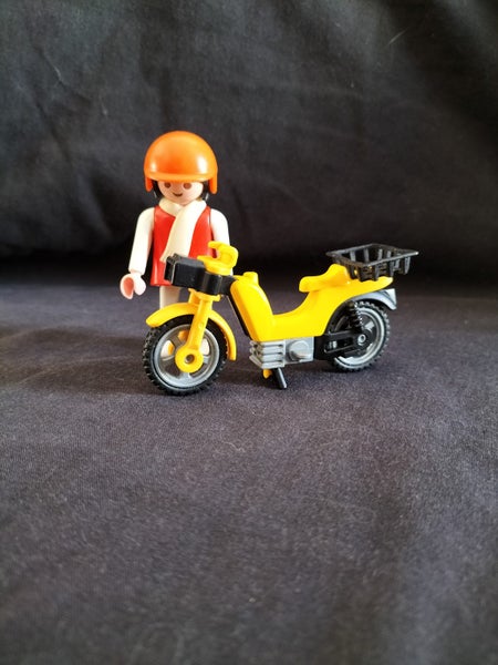Playmobil - lady on moped Carousel 1