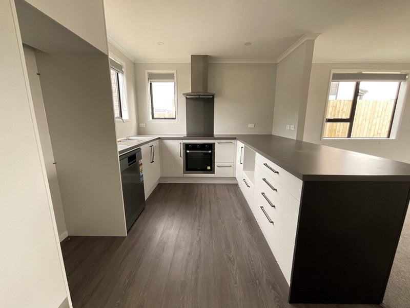 Image 2 of 20