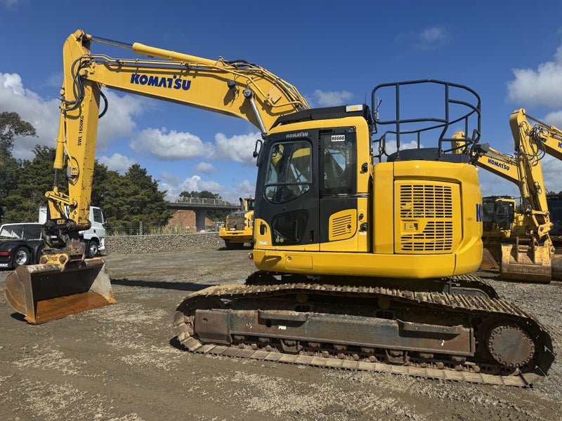 KOMATSU PC228USLC-11 EXCAVATOR / 3,000 HOURS / AVAILABLE FOR LEASE Carousel 1