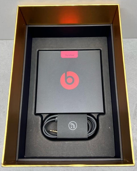 Beats Studio3 Wireless Over-Ear Headphones (Shadow Gray) Carousel 8