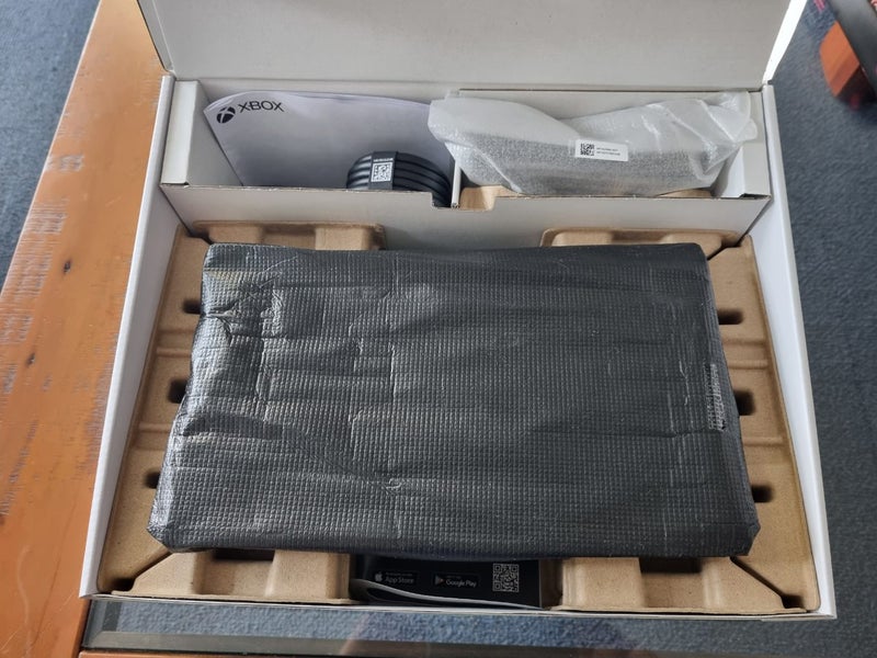 Xbox Series S - Black 1TB Carousel 2