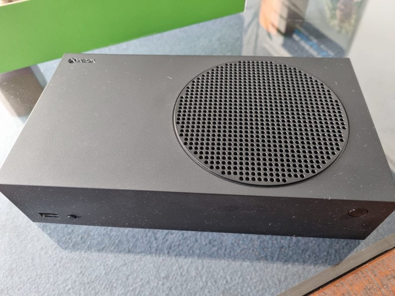 Xbox Series S - Black 1TB Carousel 3