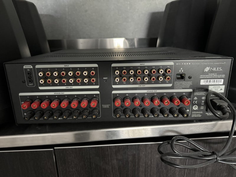 10 x JBL Pendant Speakers and AMP Carousel 7