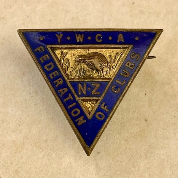 NZ YWCA FEDERATION OF CLUBS BADGE Carousel 1