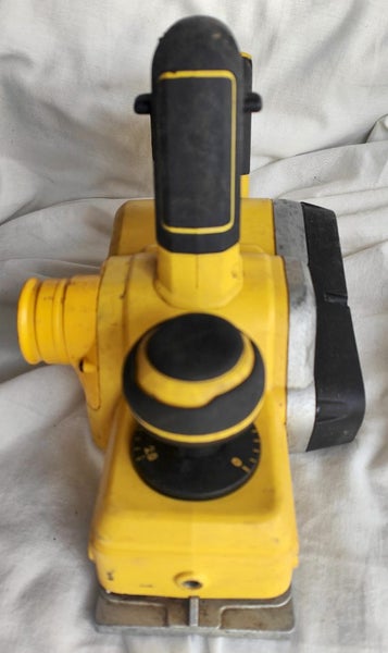 DeWALT 18V XR DCP580 Cordless Brushless Planer Carousel 6