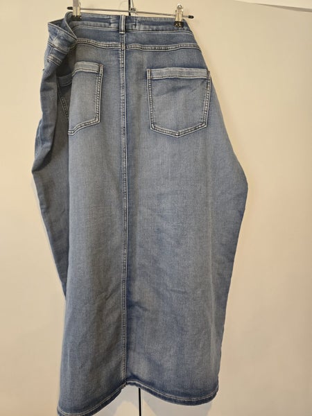 Taking Shape Virtuelle Demin Skirt size 24 Carousel 2