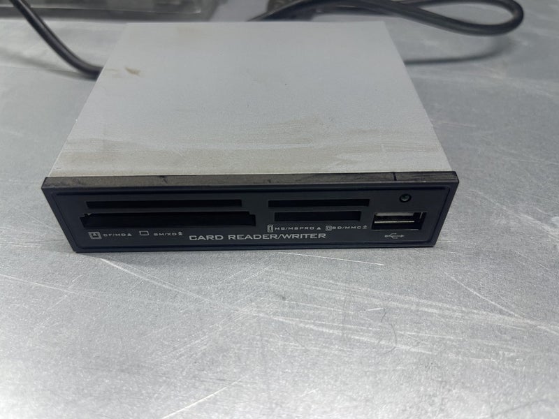 USB Card Reader/Writer Internal 3.5" Card Reader Carousel 1