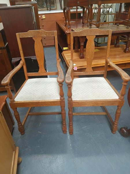 3025 PAIR OF VINTAGE OAK CHAIRS Carousel 2