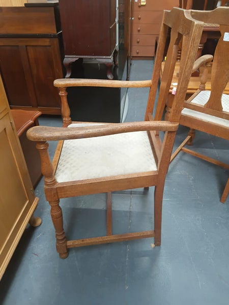 3025 PAIR OF VINTAGE OAK CHAIRS Carousel 9