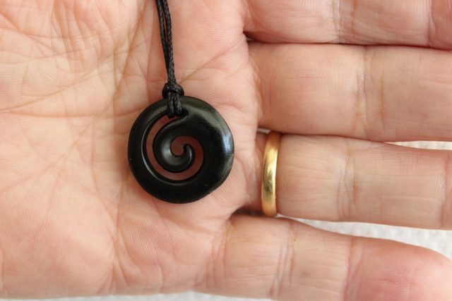 BEAUTIFUL SMALL KORU KAWAKAWA POUNAMU / Jade Koru Small #216 Carousel 1