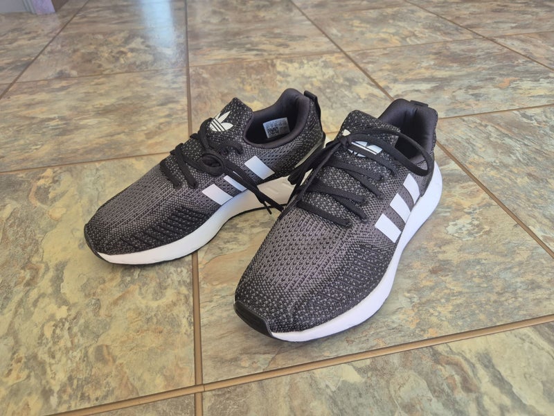 Adidas Originals SWIFT RUN 22 -US4.5 UK4 Carousel 1