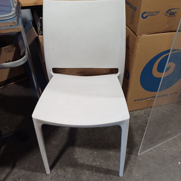 White plastic Chair Carousel 1