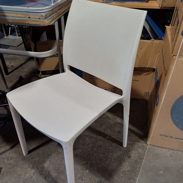 White plastic Chair Carousel 2