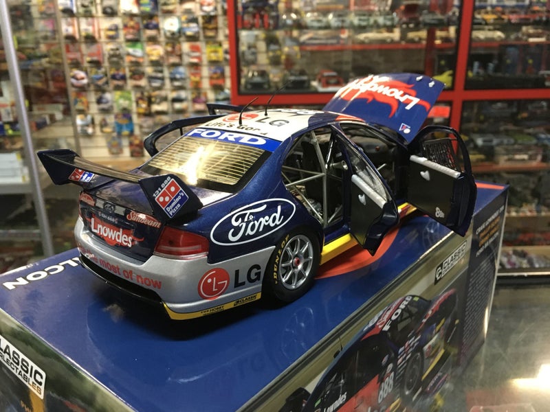 1/18 CLASSIC CARLECTABLES - FORD BA FALCON 2006 PHILLIP ISLAND GRAND FINALE #888 Carousel 6