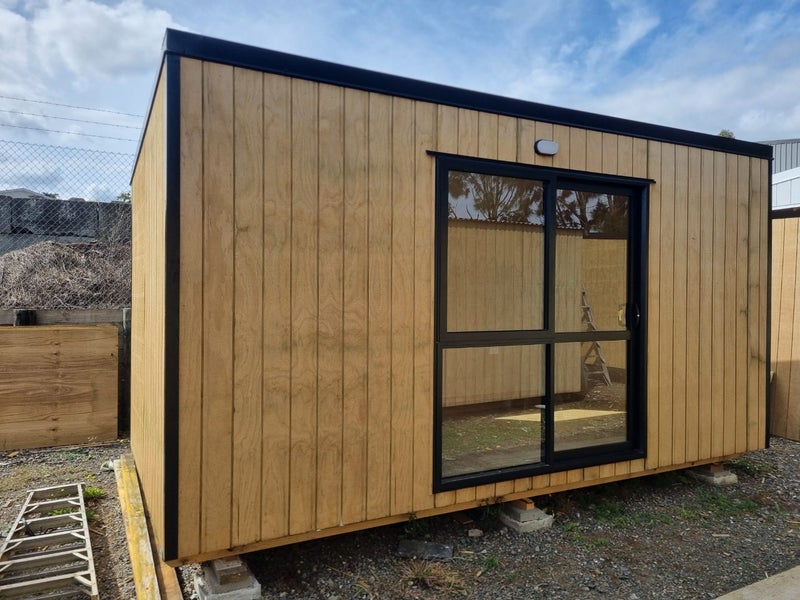 4.8mx2.4m Portable Cabin/Sleepout Carousel 1