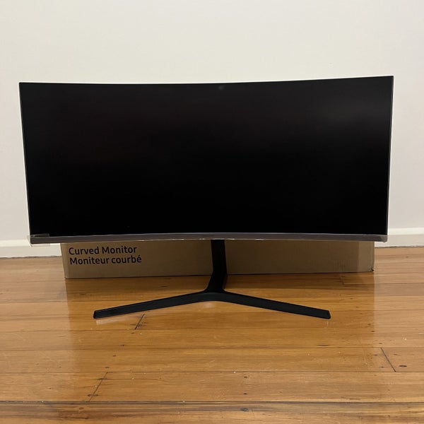 Samsung 34” Ultra-Wide Curved Monitor Carousel 1
