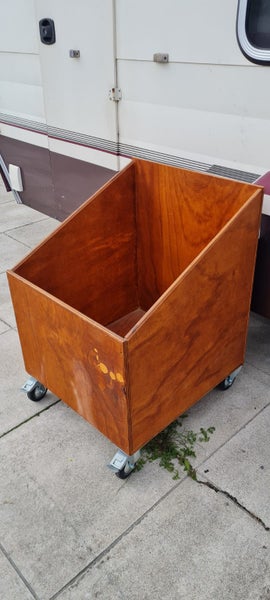 Firewoodood/storage box Carousel 2